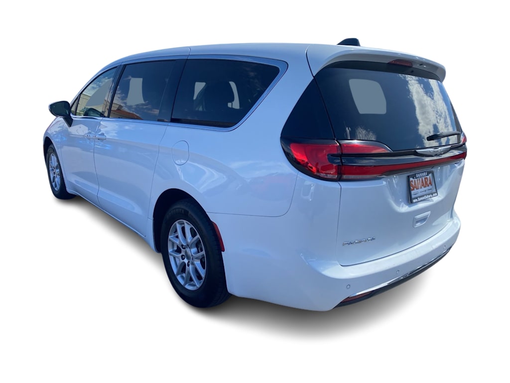 Thumbnail: 2023 Chrysler Pacifica - 4