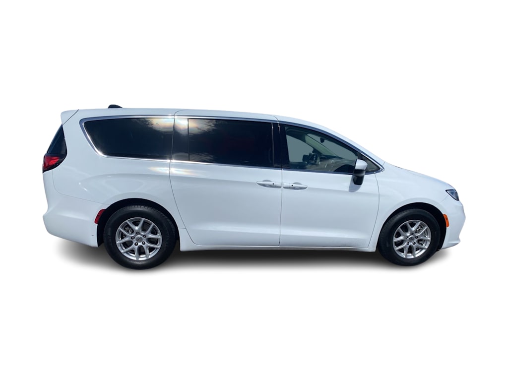 Thumbnail: 2023 Chrysler Pacifica - 13