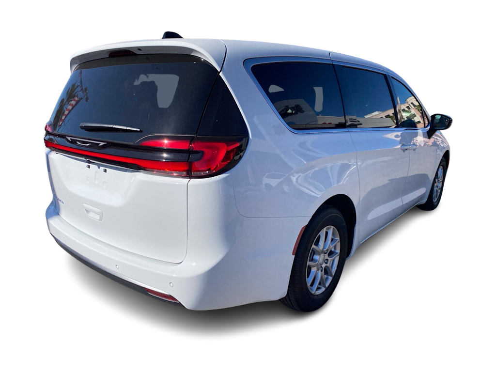 Thumbnail: 2027 Chrysler Pacifica - 14