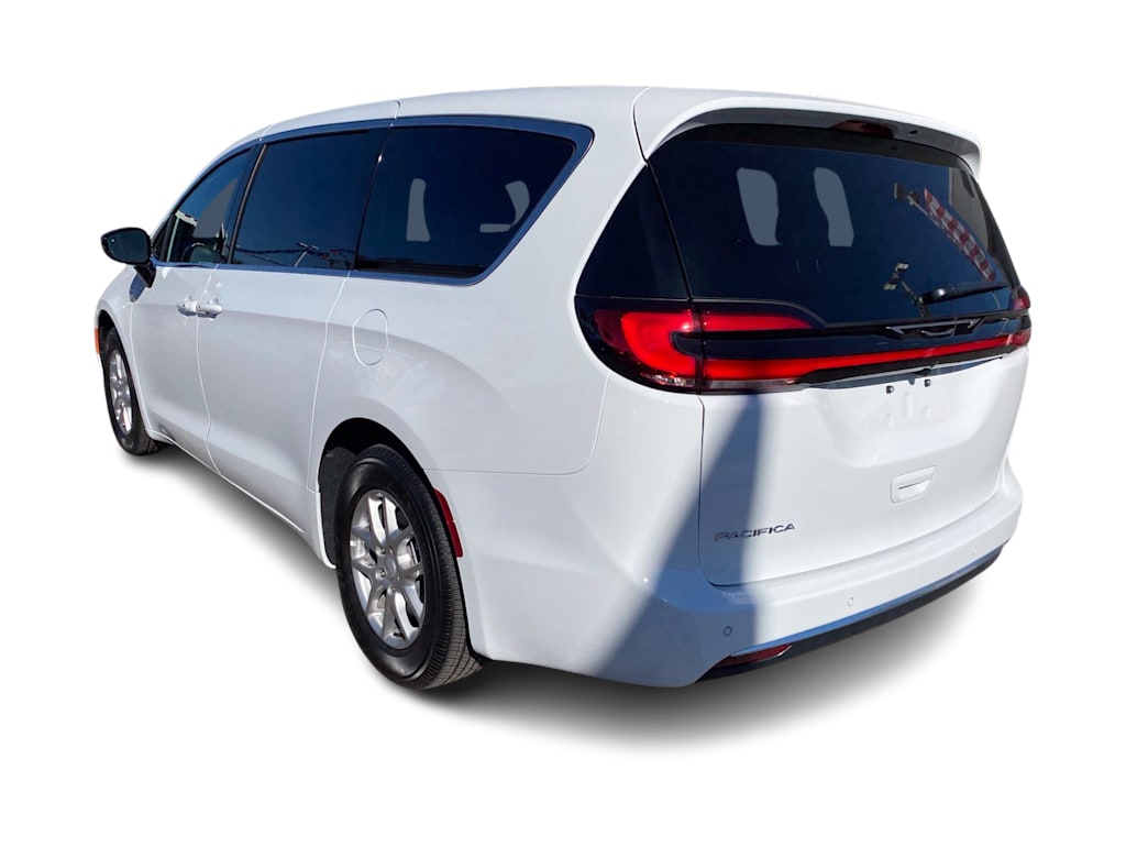 Thumbnail: 2027 Chrysler Pacifica - 4