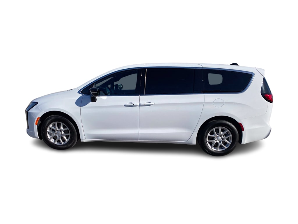 Thumbnail: 2027 Chrysler Pacifica - 3