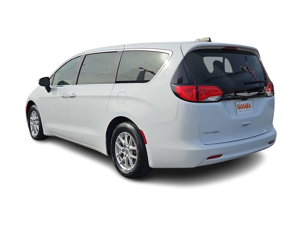 Thumbnail: 2023 Chrysler Voyager - 4