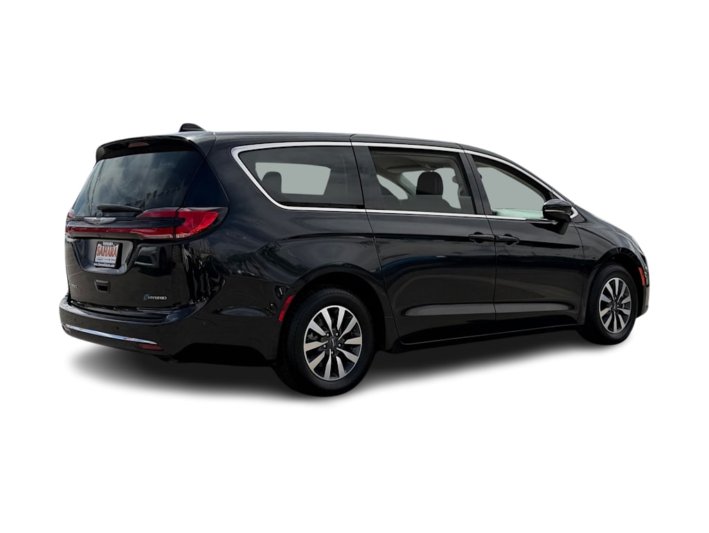 Thumbnail: 2023 Chrysler Pacifica - 18