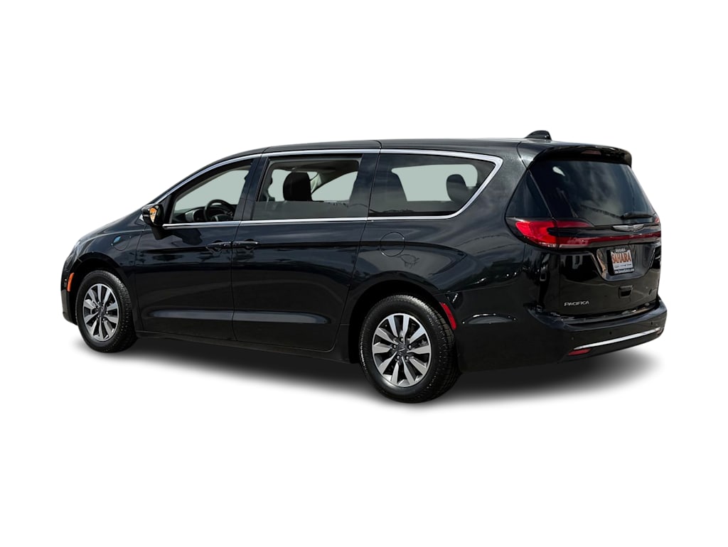 Thumbnail: 2023 Chrysler Pacifica - 3