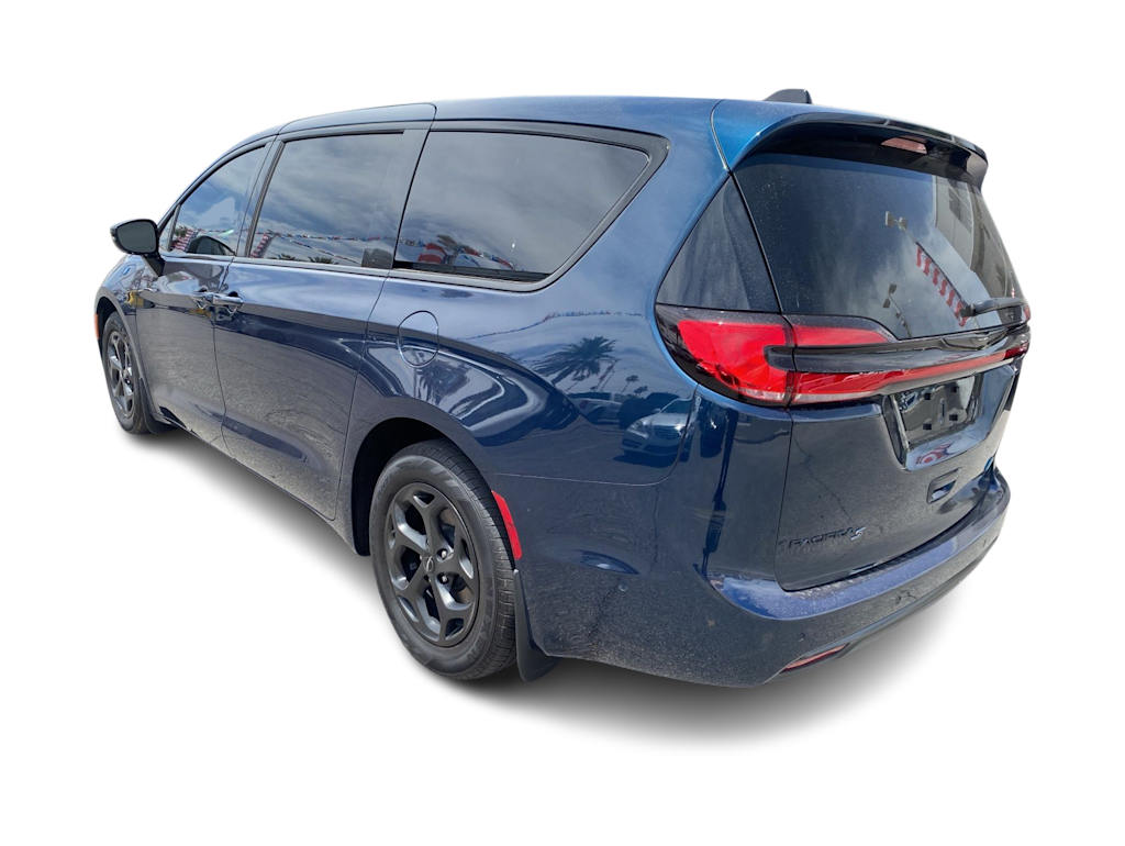 Thumbnail: 2023 Chrysler Pacifica - 4
