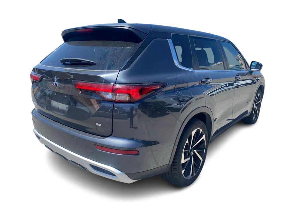 Thumbnail: 2024 Mitsubishi Outlander - 15