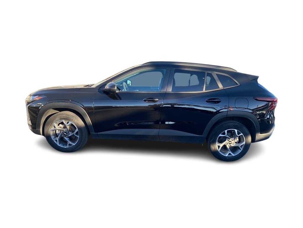 Thumbnail: 2025 Chevrolet Trax - 3