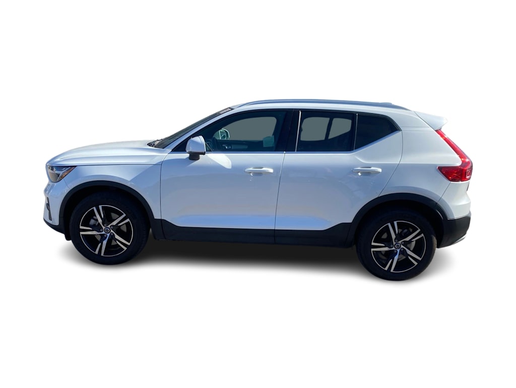 Thumbnail: 2024 Volvo XC40 - 3