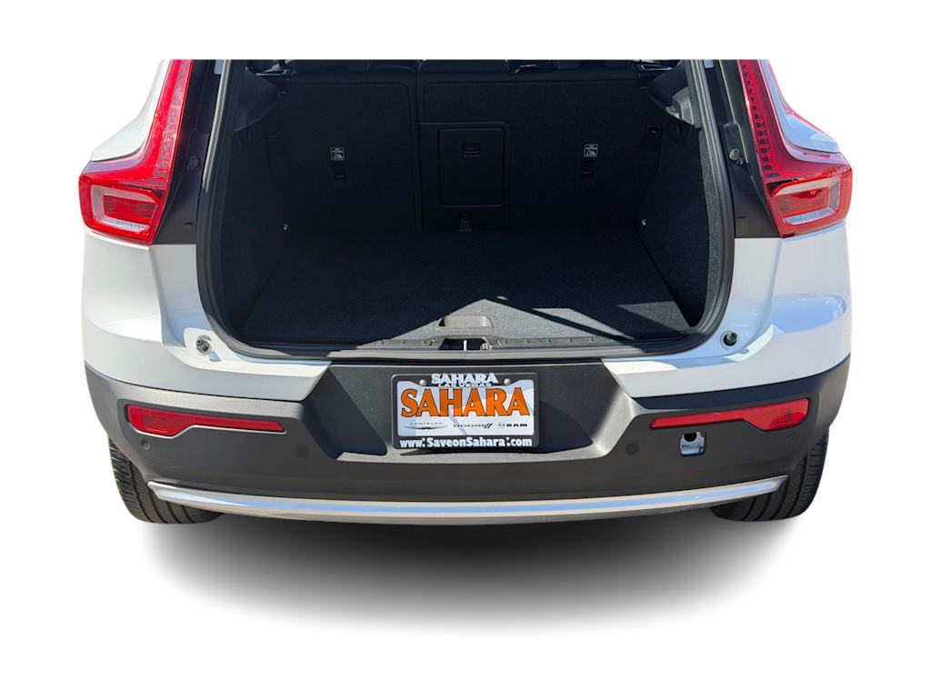 Thumbnail: 2024 Volvo XC40 - 33