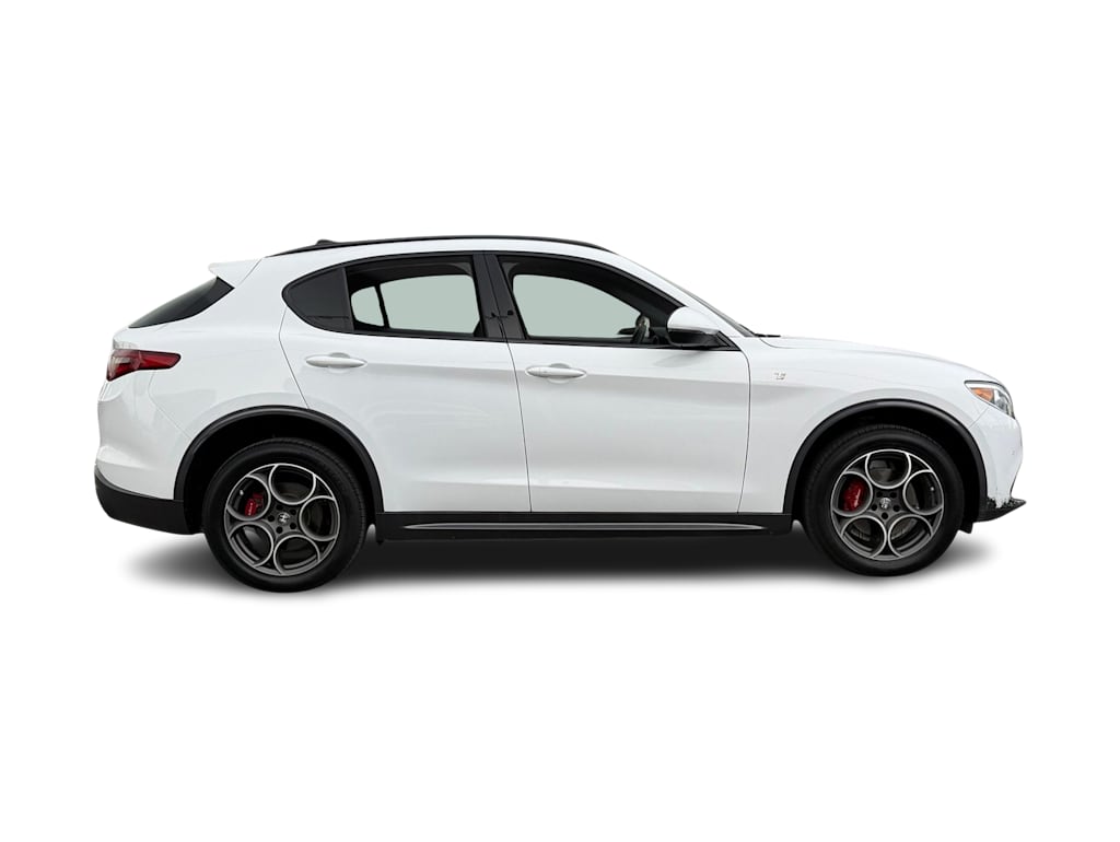 Thumbnail: 2022 Alfa Romeo Stelvio - 21