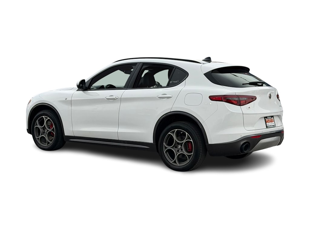 Thumbnail: 2022 Alfa Romeo Stelvio - 4