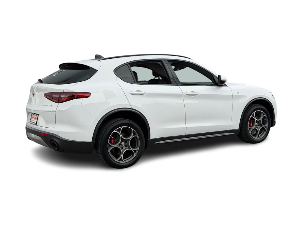 Thumbnail: 2022 Alfa Romeo Stelvio - 20