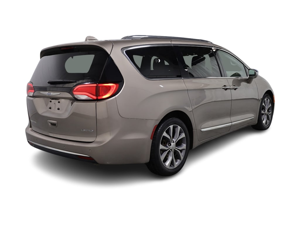 Thumbnail: 2018 Chrysler Pacifica - 21