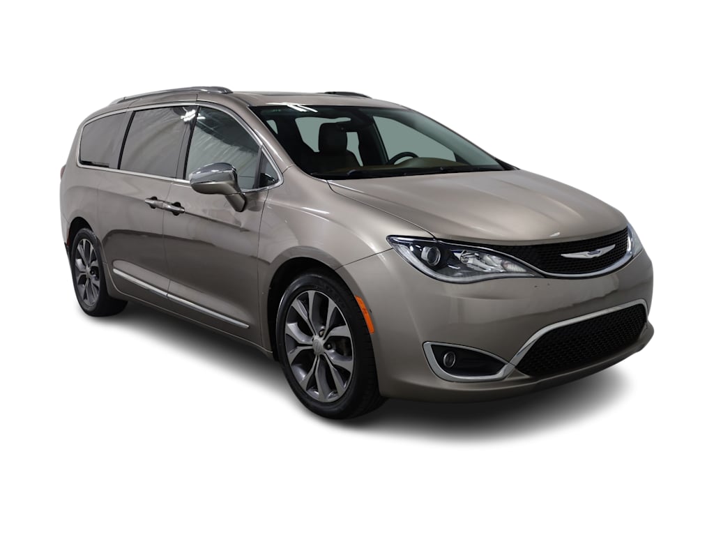 Thumbnail: 2018 Chrysler Pacifica - 24