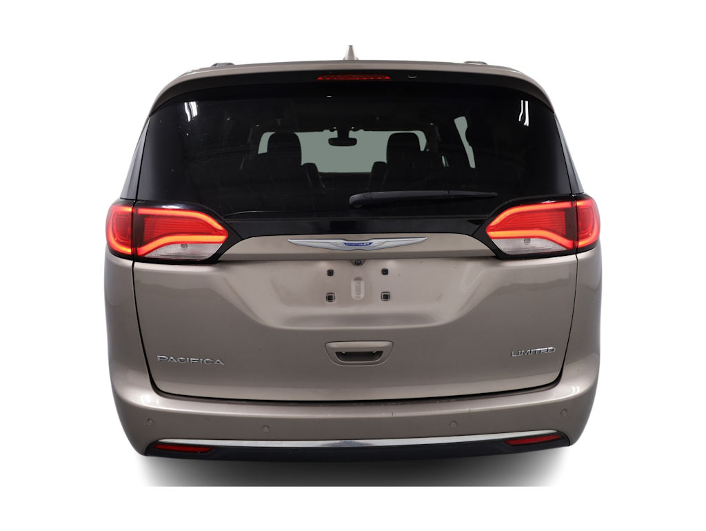 Thumbnail: 2018 Chrysler Pacifica - 5