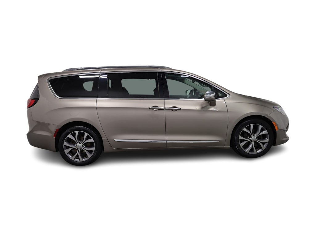 Thumbnail: 2018 Chrysler Pacifica - 22