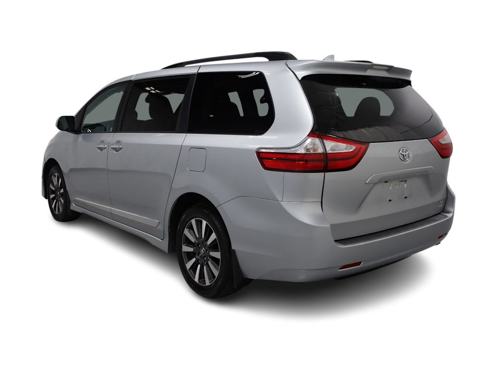 2019 Toyota Sienna XLE 4
