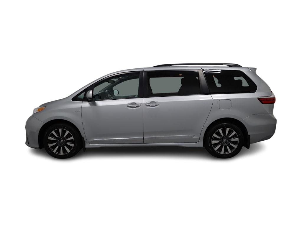2019 Toyota Sienna XLE 3
