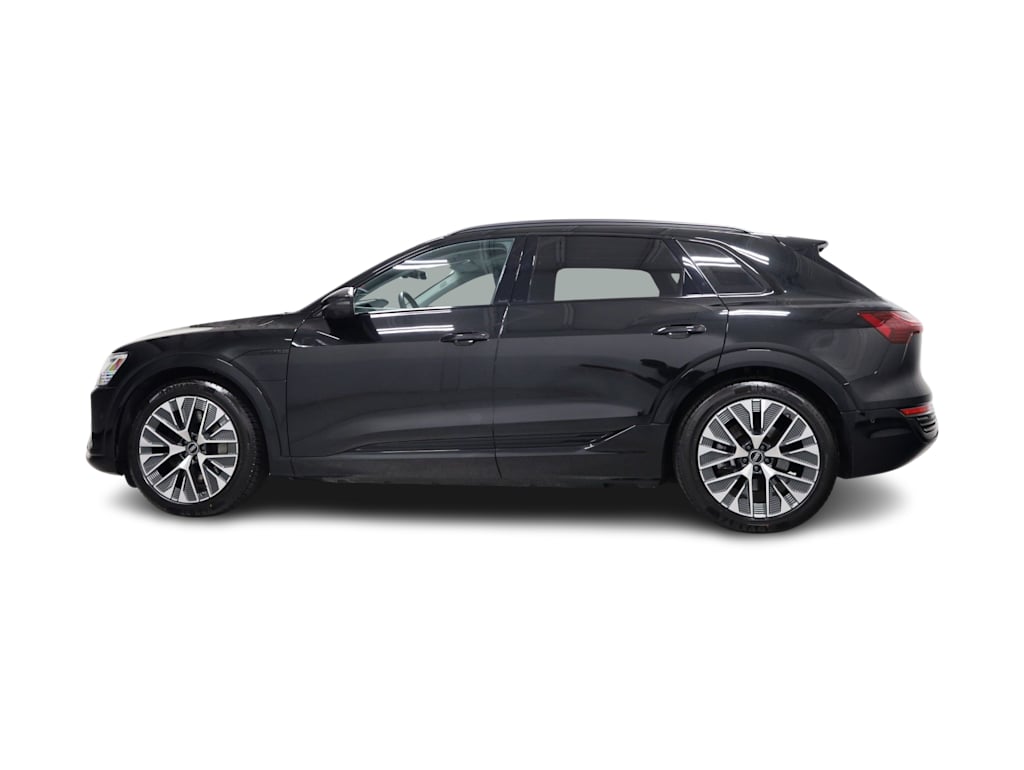 Thumbnail: 2024 Audi Q8 e-tron - 3