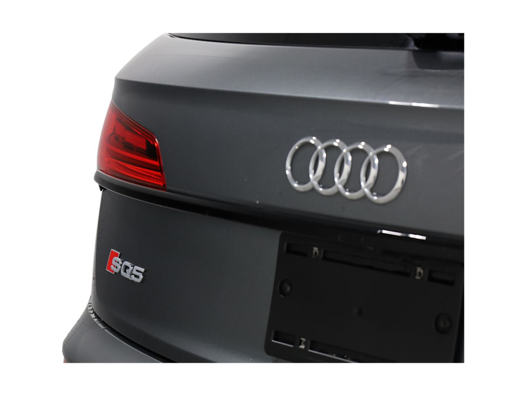 Thumbnail: 2023 Audi SQ5 - 21