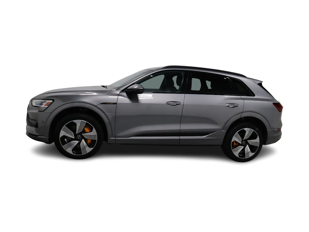 Thumbnail: 2023 Audi e-tron - 3