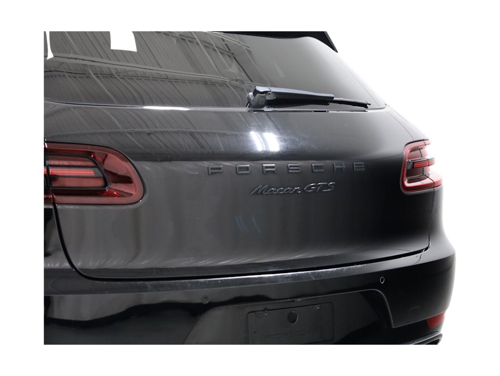 Thumbnail: 2017 Porsche Macan - 18