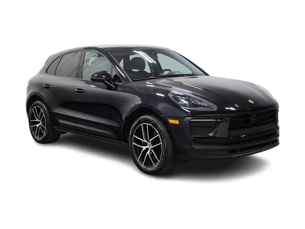 Thumbnail: 2022 Porsche Macan - 25