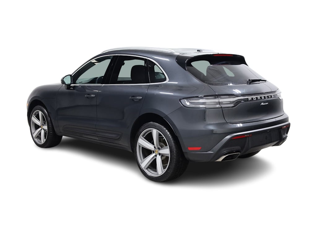 Thumbnail: 2026 Porsche Macan - 4