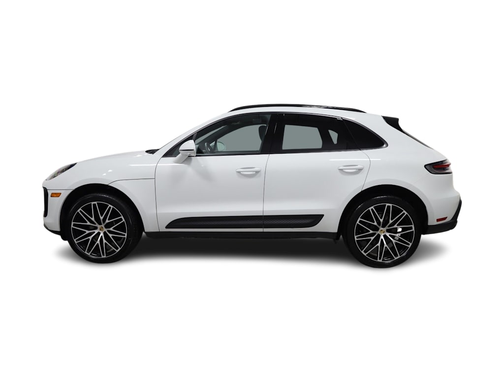 Thumbnail: 2026 Porsche Macan - 3