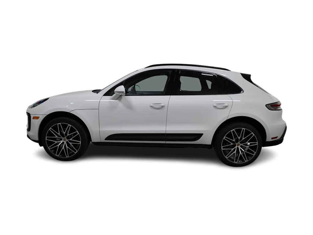 Thumbnail: 2026 Porsche Macan - 3