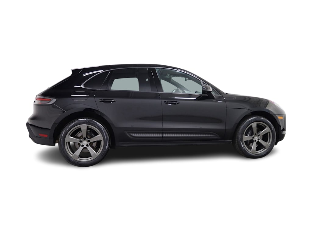 Thumbnail: 2026 Porsche Macan - 21