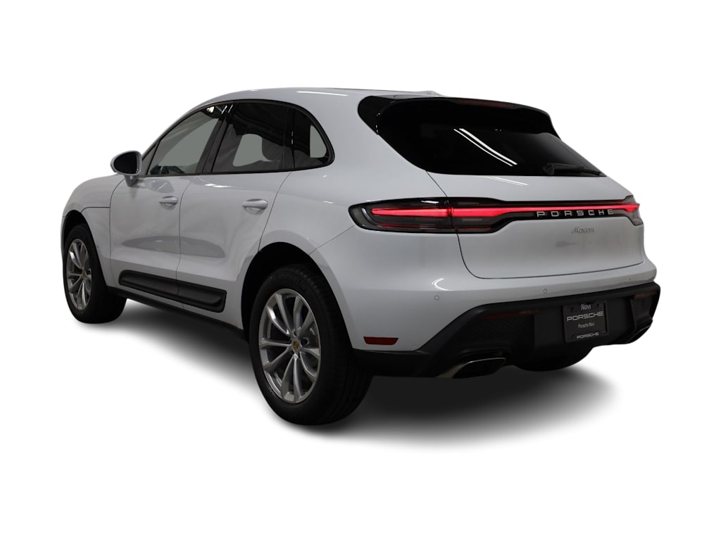 Thumbnail: 2026 Porsche Macan - 4