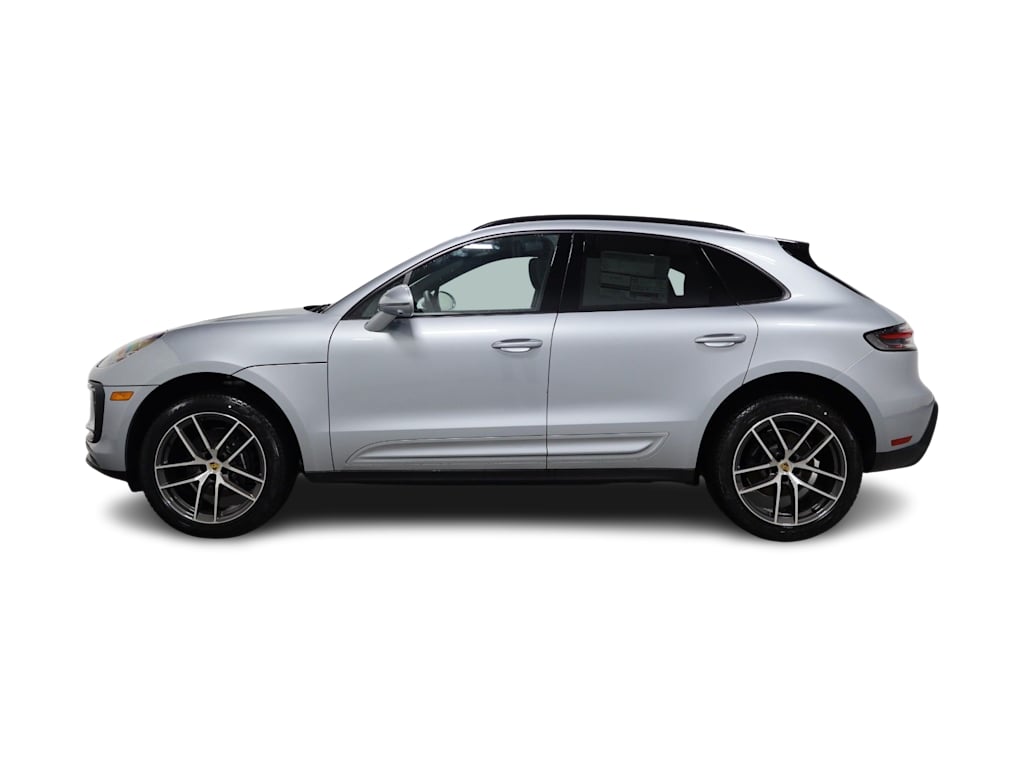 Thumbnail: 2026 Porsche Macan - 3