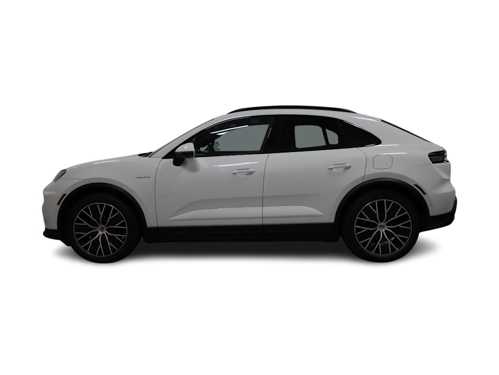 Thumbnail: 2026 Porsche Macan - 3