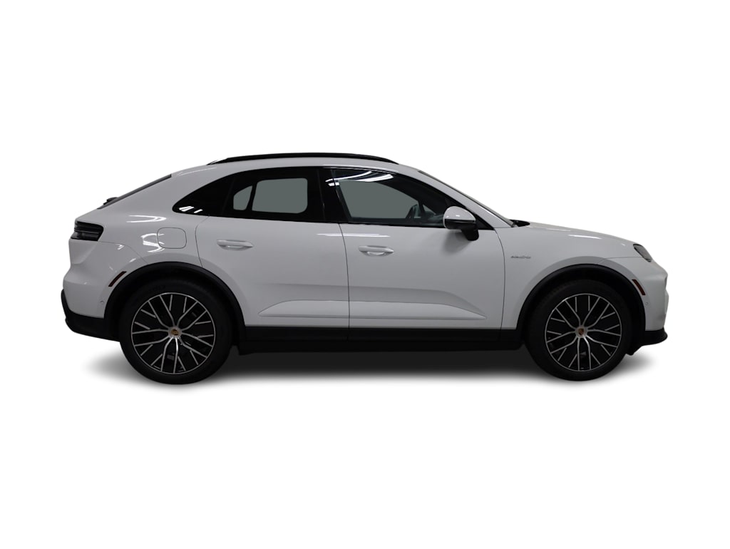 Thumbnail: 2026 Porsche Macan - 21