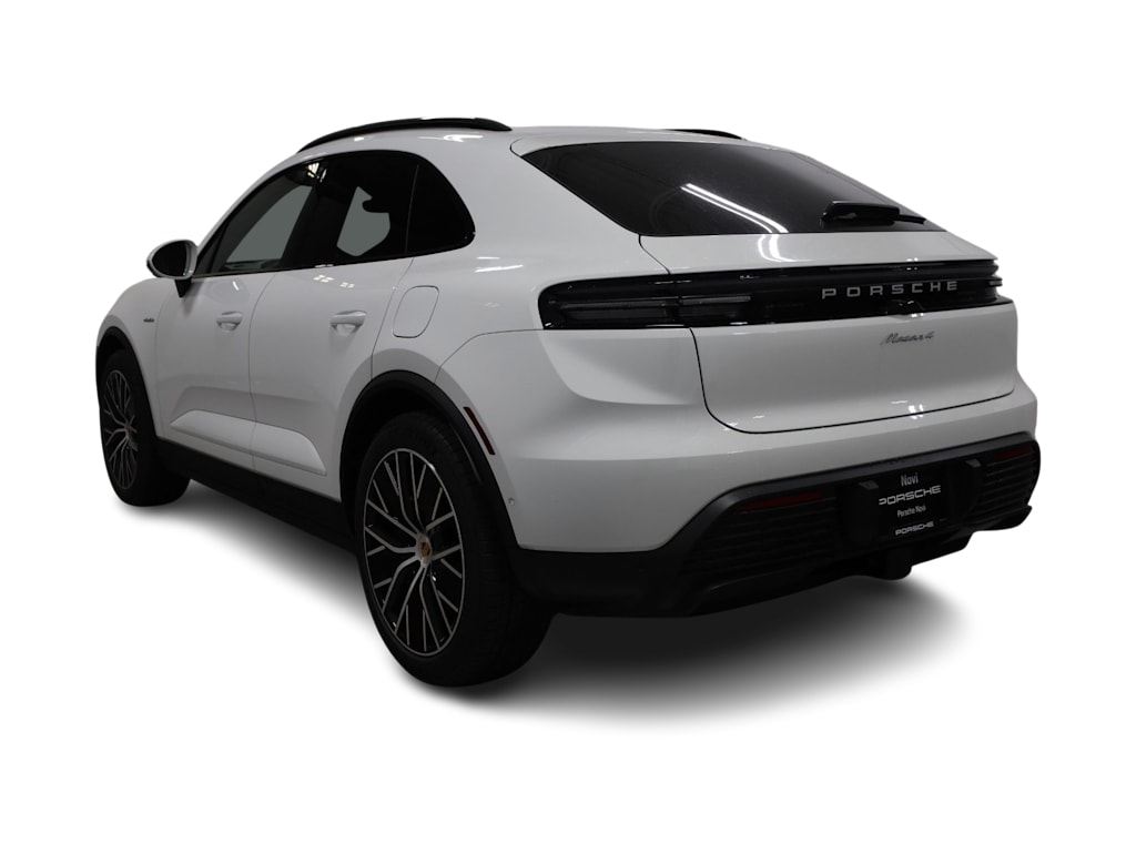 Thumbnail: 2026 Porsche Macan - 4