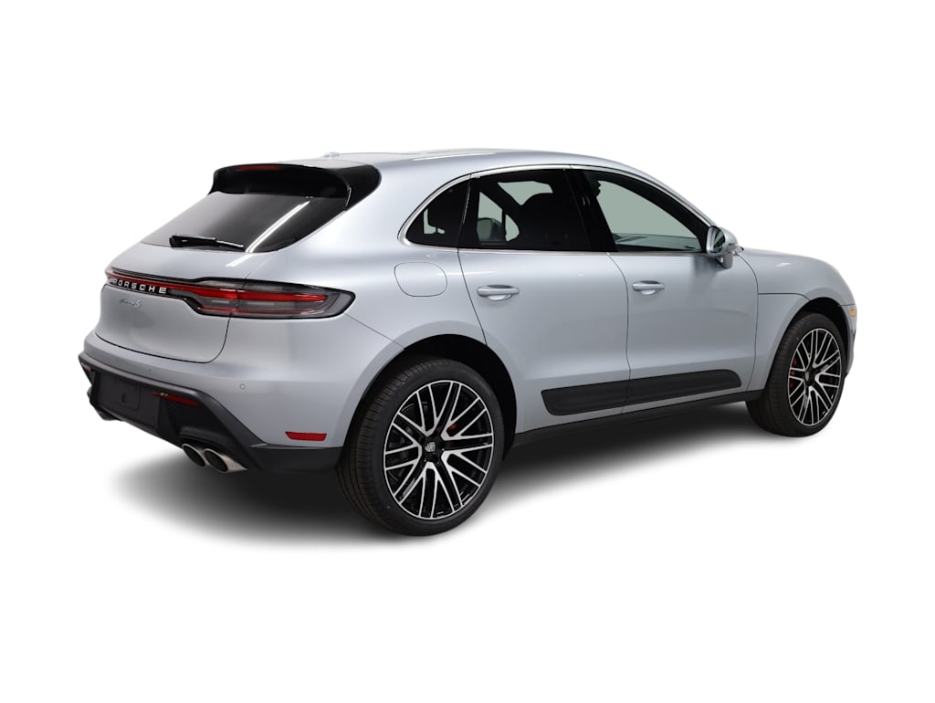 Thumbnail: 2026 Porsche Macan - 22