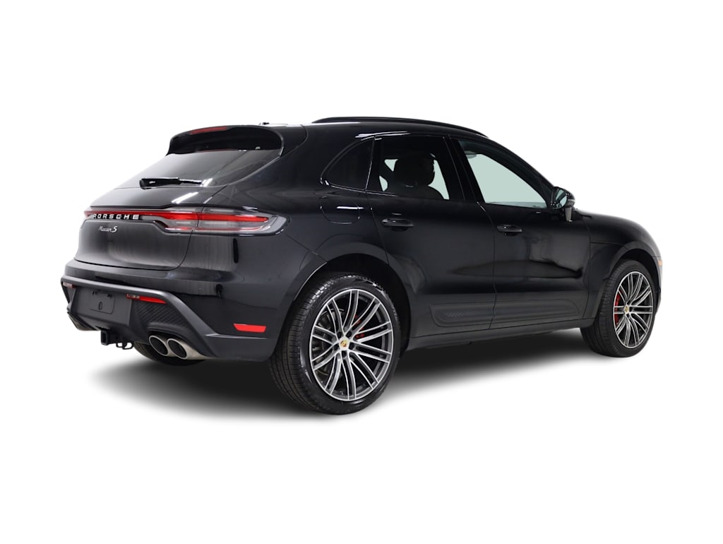 Thumbnail: 2026 Porsche Macan - 21