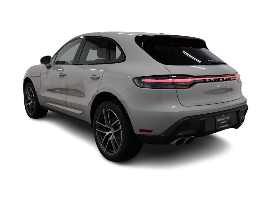 Thumbnail: 2026 Porsche Macan - 4