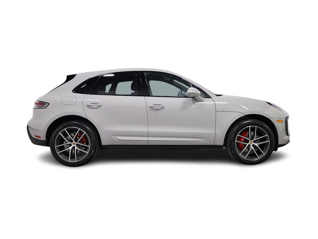 Thumbnail: 2026 Porsche Macan - 21