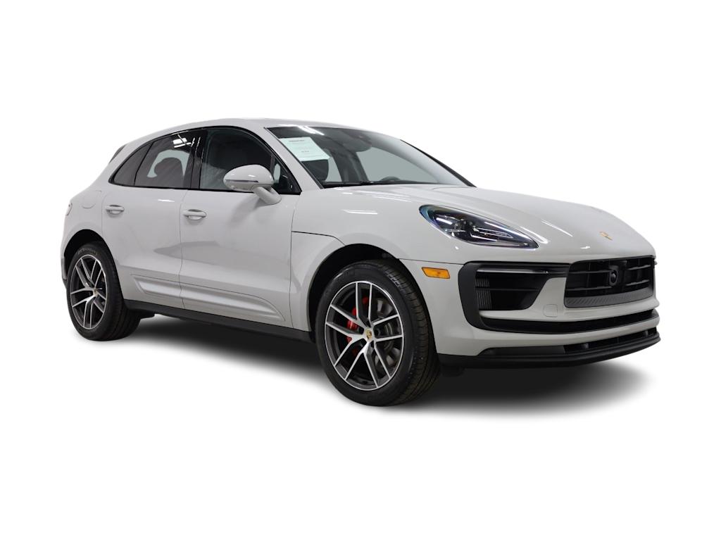 Thumbnail: 2026 Porsche Macan - 23