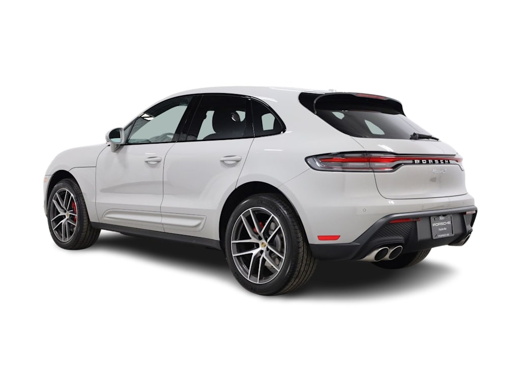 Thumbnail: 2026 Porsche Macan - 4