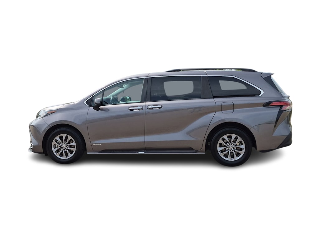 Thumbnail: 2021 Toyota Sienna - 3