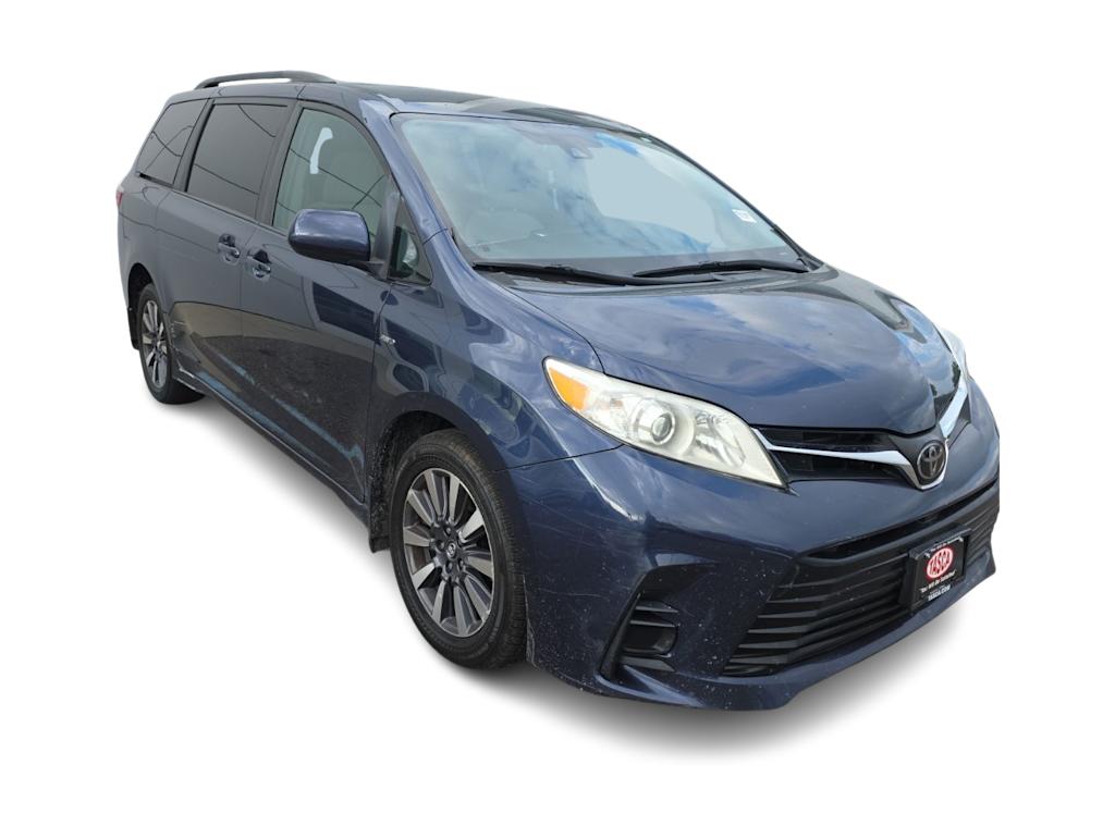 Thumbnail: 2018 Toyota Sienna - 9