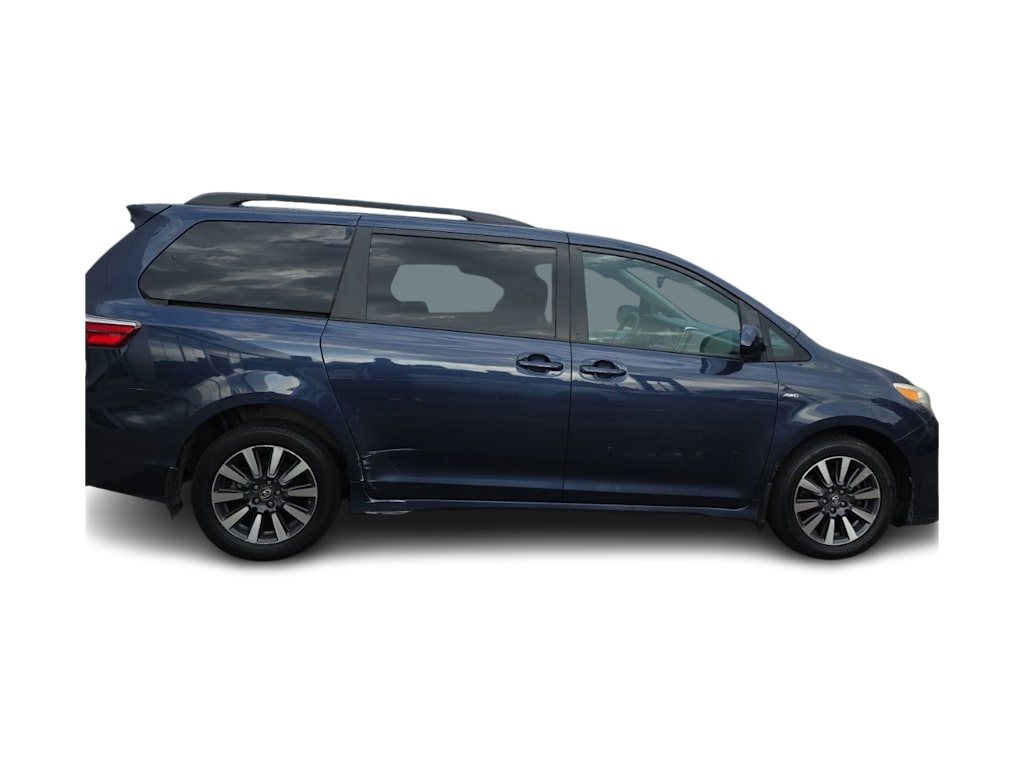 Thumbnail: 2018 Toyota Sienna - 11