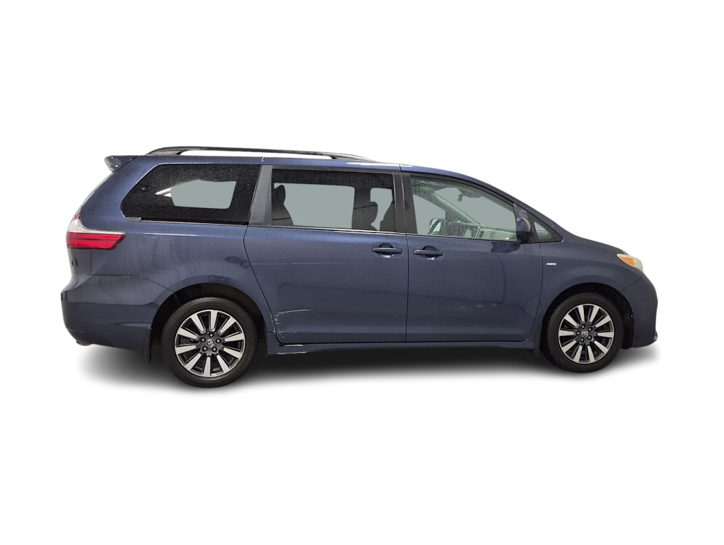 Thumbnail: 2018 Toyota Sienna - 22