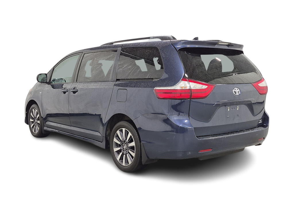 Thumbnail: 2018 Toyota Sienna - 4