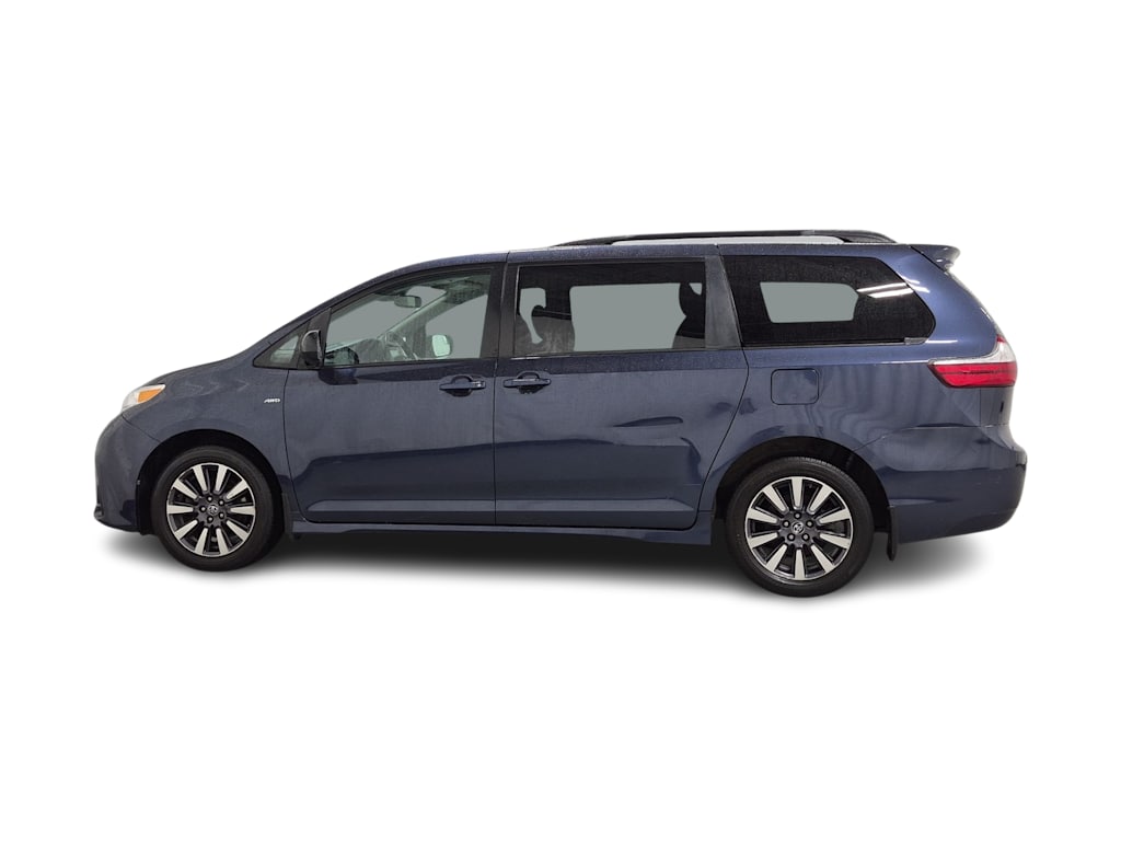 Thumbnail: 2018 Toyota Sienna - 3