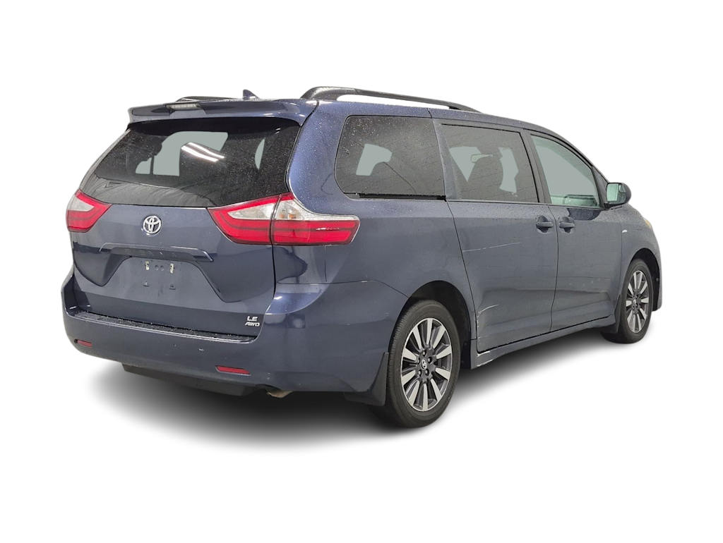 Thumbnail: 2018 Toyota Sienna - 21