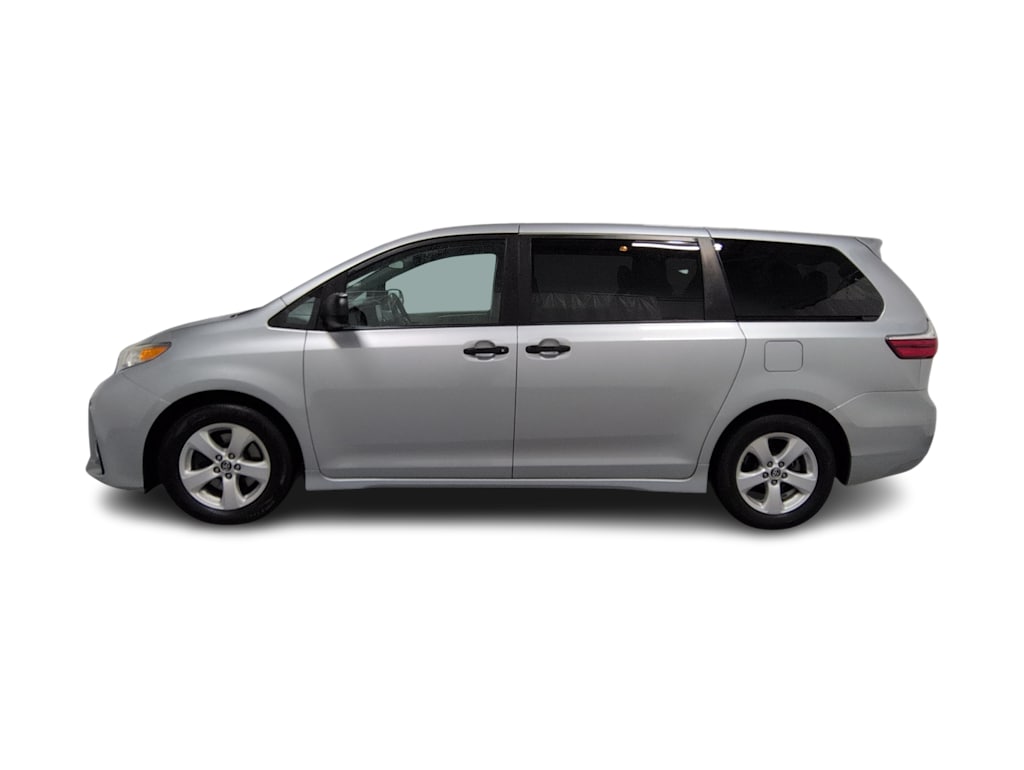 Thumbnail: 2019 Toyota Sienna - 3